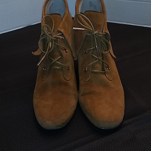 Michael Kors suade ankle boots. - Picture 2 of 9